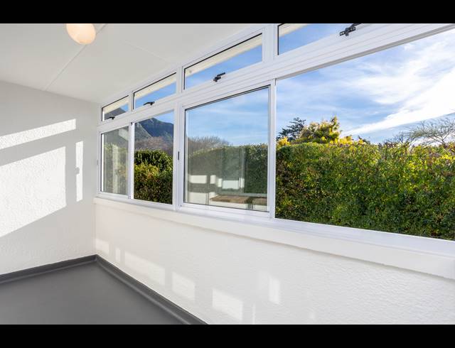 2 BEDROOM APARTMENT TO LET IN NEWLANDS